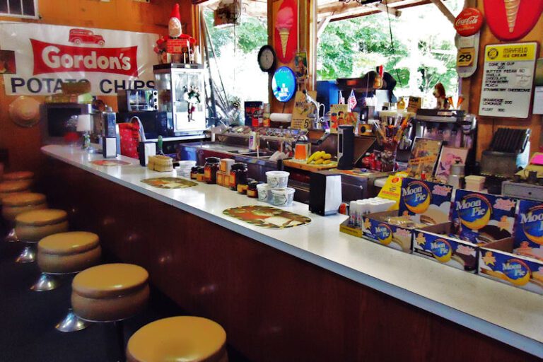 things-to-do-pioneer-antiques-jamestown